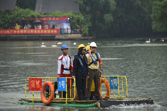 35名遊客“被困” 1小時成功脫險