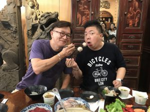 小董北漂撿到金磚　董至成靠「杉菜爸爸」走老運