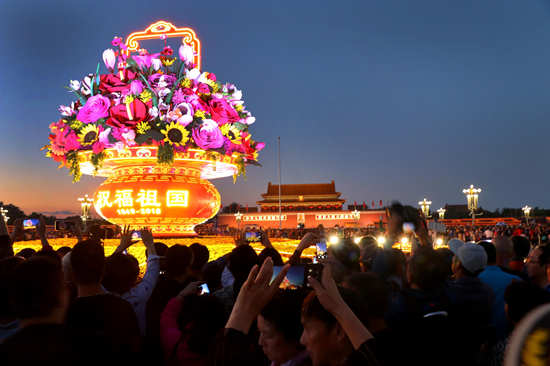 國慶假期接待國內遊客7.26億人次 消費近6000億