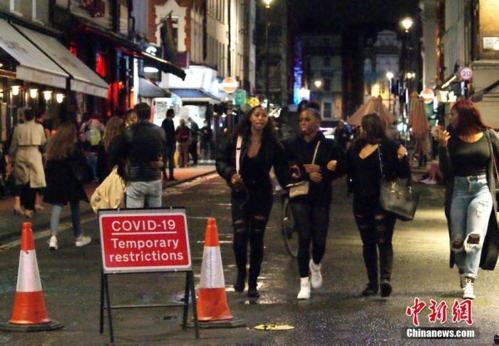 英國單日新冠肺炎確診病例首次超2萬例