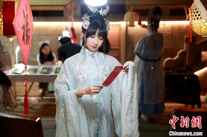 國慶假期福州夜經濟暢旺 傳統非遺點“亮”夜生活