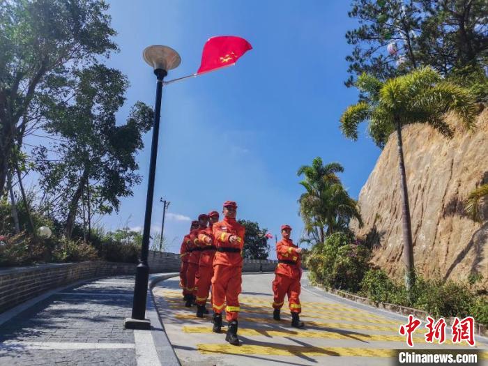 國慶節期間福建漳州天柱山下的那一抹紅