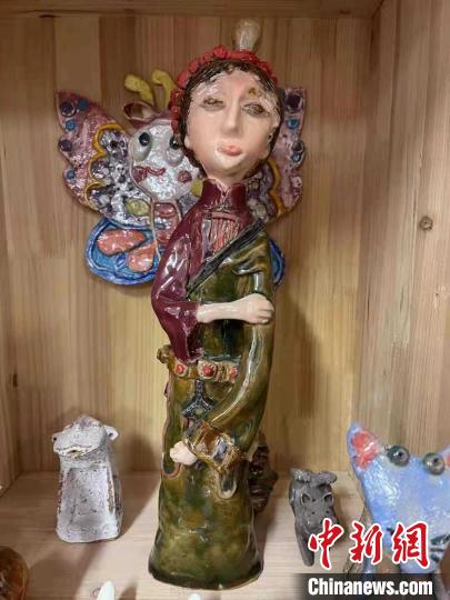 陶藝教師賈煜：從“玩泥巴”到陶藝 只為保留孩子們的“笑臉”