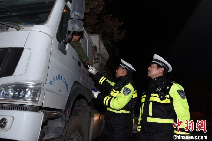 河北公布危險駕駛行為：駕車時妨礙安全行車位居“榜首”