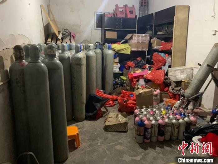 江蘇摧毀特大吸食、販賣“笑氣”犯罪團伙 警方移送起訴18人