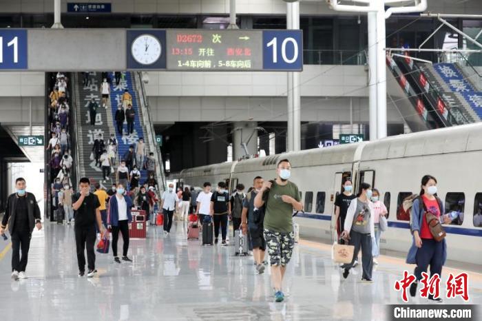 “十一”黃金周首日蘭鐵局發送旅客量創疫情以來單日新高