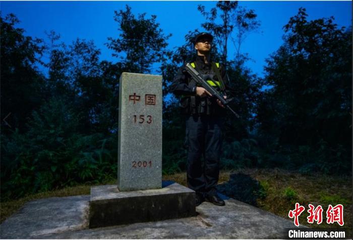 橫跨大半个中國也要嫁給你：她放棄北京工作隨他守邊疆