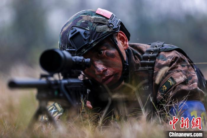 直擊武警狙擊手特訓：穿梭在山林間的“戰場幽靈”